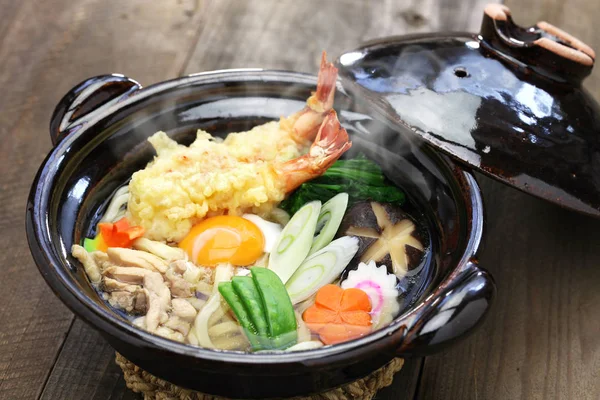 Nabeyaki udon, japoński hot pot noodle — Zdjęcie stockowe