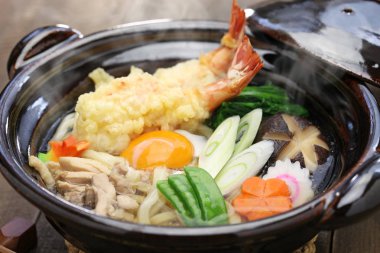 nabeyaki udon, Japon sıcak pot şehriye