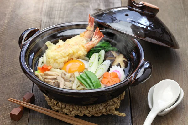 Nabeyaki udon, Japon sıcak pot şehriye — Stok fotoğraf