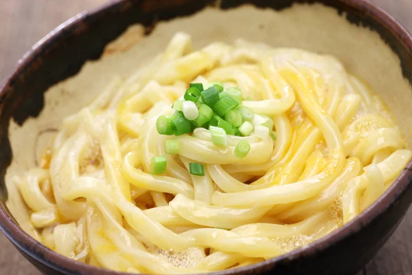 Kamatama udon, plat japonais de nouilles — Photo