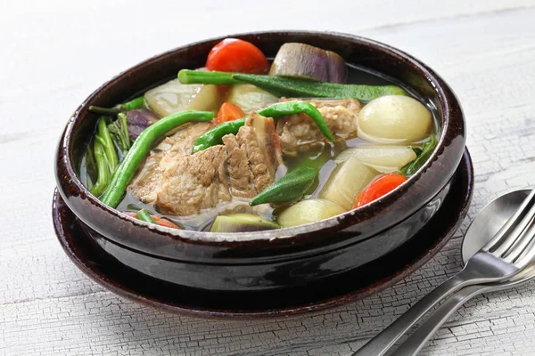 Sinigang na baboy ( pork sinigang ), filipino cuisine — 图库照片