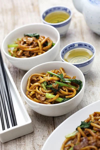 Tagliatelle fritte di Shanghai, Shanghai chow mein, cibo cinese — Foto Stock