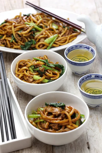 Shanghai gebratene Nudeln, shanghai chow mein, chinesisches Essen — Stockfoto