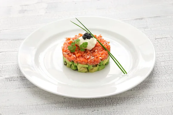 Tartare van zalm met avocado — Stockfoto