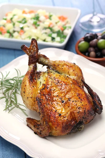Pečené kuře, celé pečené kuře — Stock fotografie