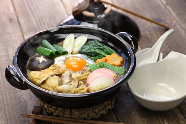 Miso nikomi udon Nudelsuppe, japanisches Essen — Stockfoto