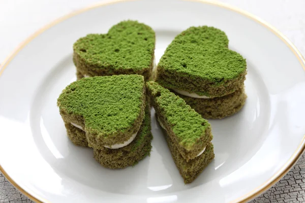 Шампанський зелений торт, домашній десерт для святого папуги день — стокове фото