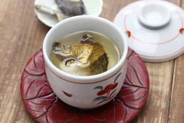 Fugu Hayır hirezake, Japon blowfish yüzgeçleri sıcak sake içmek