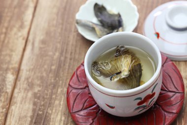 Fugu Hayır hirezake, Japon blowfish yüzgeçleri sıcak sake içmek