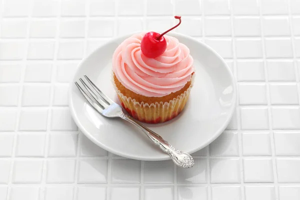 Zelfgemaakte kersen cupcake — Stockfoto