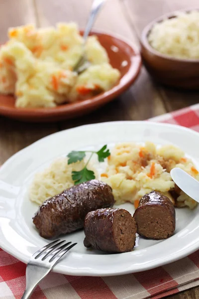 Hausgemachtes Rinderbrötchen, Rundervink, holländische Küche — Stockfoto