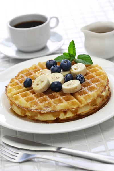 Homemade american round waffles with blueberry and banana — Stock Photo, Image