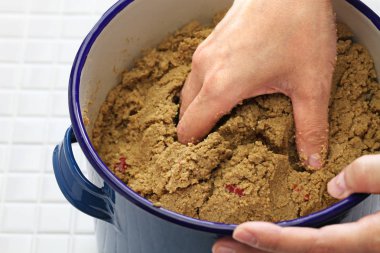 nukadoko (tuzlu pirinç kepeği yatma turşu), bakım Japon geleneksel yemek pişirme