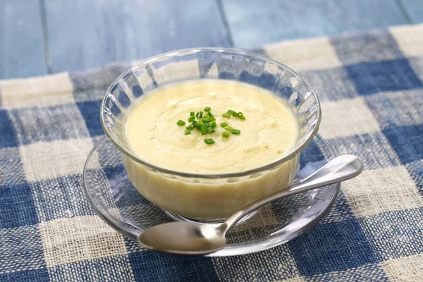 Vichyssoise, kall potatissoppa — Stockfoto