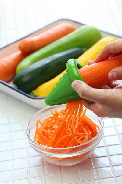 Une alimentation saine nouilles aux légumes salade — Photo