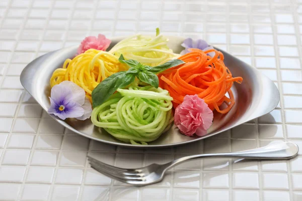 Healthy diet vegetable noodles salad — Stock Photo, Image