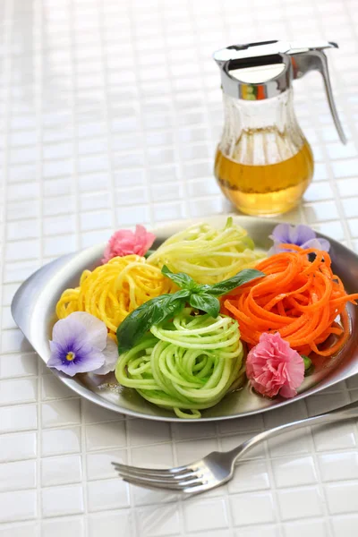 Healthy diet vegetable noodles salad — Stock Photo, Image