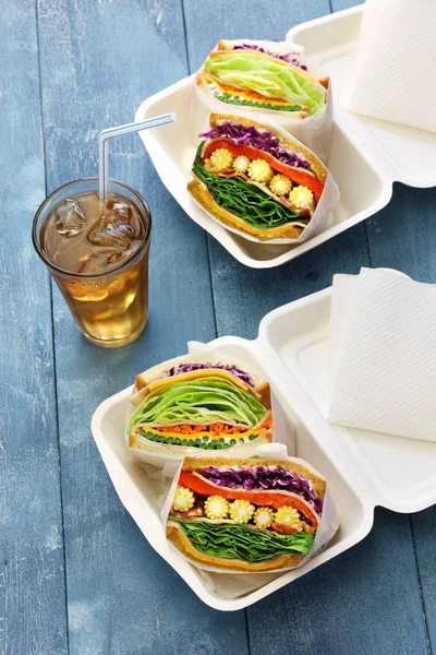 집에서 만드는 건강 한 두꺼운 샌드위치 — 스톡 사진