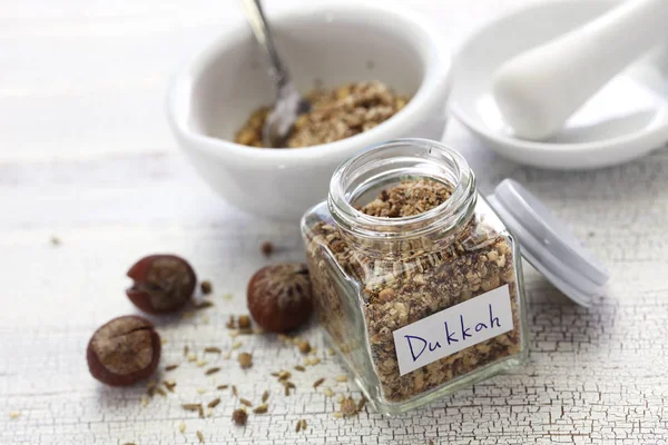 Dukkah maison dans un bocal, condiment égyptien — Photo