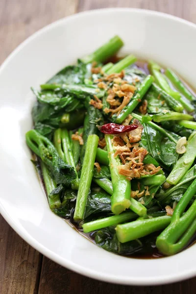 Revuelva la col rizada china frita (brócoli chino) con salsa de ostras — Foto de Stock