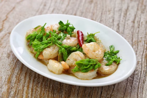 Stir-fried Tonkin jasmin flowers and shrimp — Stock Photo, Image