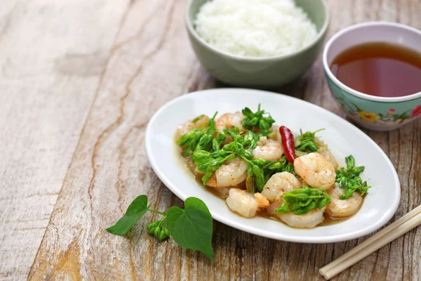 Tonkin sauté fleurs de jasmin et crevettes — Photo