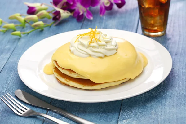 Hawaiian lilikoi passion fruit pancake — Stock Photo, Image