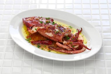 maydanoz ve sarımsak, İspanyolca tapas yemek ile sotelenmiş kalamar