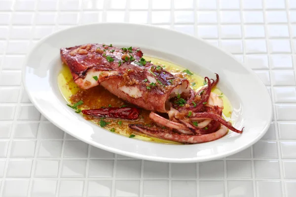 maydanoz ve sarımsak, İspanyolca tapas yemek ile sotelenmiş kalamar