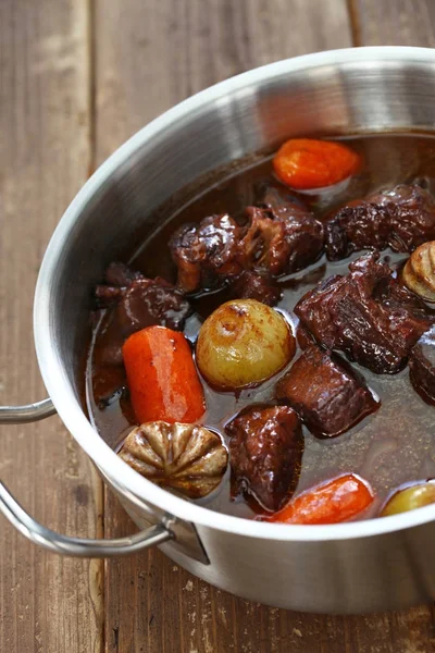 Bourguignon de ternera, carne estofada en vino tinto — Foto de Stock