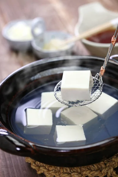 Yudofu, tofu fervido, coalhada de feijão panela quente, cozinha japonesa — Fotografia de Stock