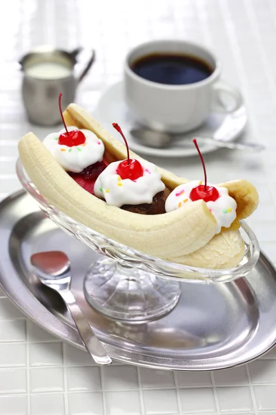 Homemade banana split sundae — Stock Photo, Image