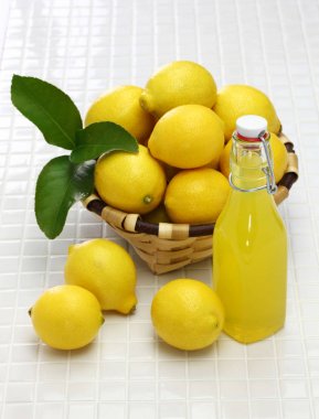 ev yapımı limoncello, İtalyan geleneksel limon likörü