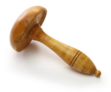 kumaş veya örgü beyaz arka plan üzerinde izole delik tamir örgü mantar, vintage aracı