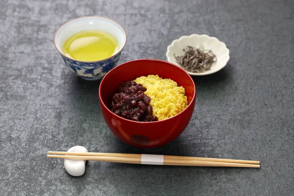 阿波ぜんざいと甘い小豆の赤餡煮キビ 日本の伝統的なデザート — ストック写真