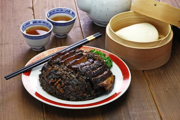 Στον Ατμό Χοιρινό Κοιλιά Διατηρημένα Χόρτα Μουστάρδα Hakka Κινέζικη Κουζίνα — Φωτογραφία Αρχείου