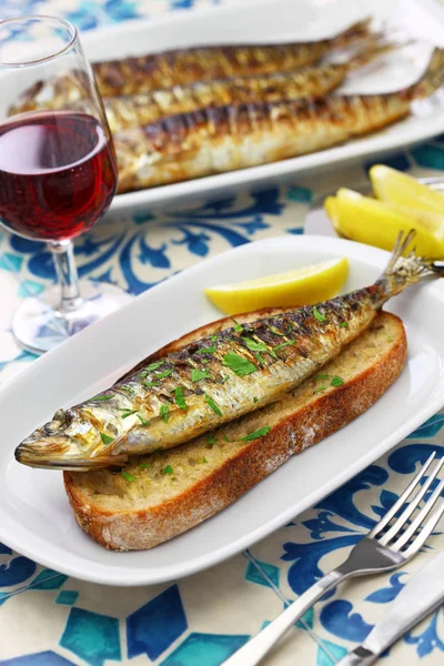 Sardinhas Assadas Portuguese Grilled Sardines Toasted Bread — Stock Photo, Image