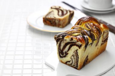 Ev yapımı çikolatalı babka, çikolatalı brioche.