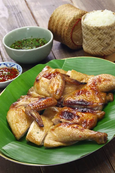 Gai Yang Thai Stílusú Grillezett Csirke — Stock Fotó