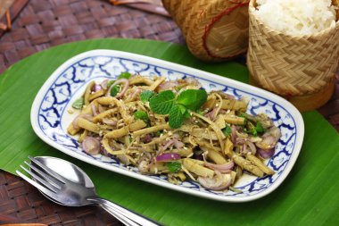 Sup no mai, baharatlı bambu salatası, thai mutfağı