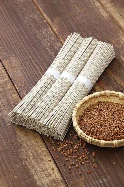 Bundled Dried Soba Japanese Buckwheat Noodles Buckwheat Seeds Wooden Background — Stock Photo, Image