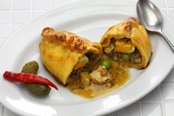 Saltena Casera Empanada Con Relleno Jugoso Desayuno Boliviano —  Fotos de Stock