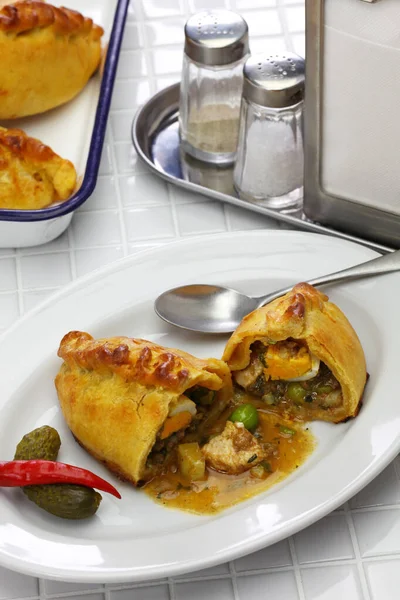 Saltena Casera Empanada Con Relleno Jugoso Desayuno Boliviano —  Fotos de Stock