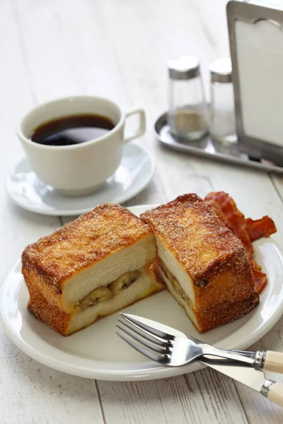 Banaan Kaneel Franse Toast Met Spek — Stockfoto