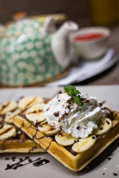 Waffeln und Tee Stockbild