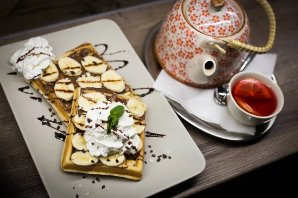Waffle ve çay Stok Fotoğraf