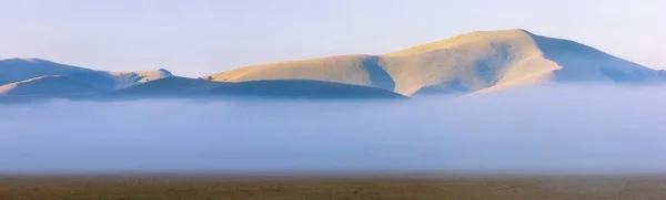 Nebbia Nuvole All Alba Sui Prati Dei Sibillini Parco Nazionale — Foto Stock