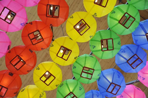 Chinese lanterns at the ceiling of the Bongeunsa temple — Stock Photo, Image