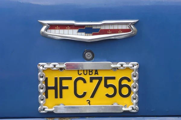 Piastra Motore Cubana Una Vecchia Auto Americana Blu — Foto Stock