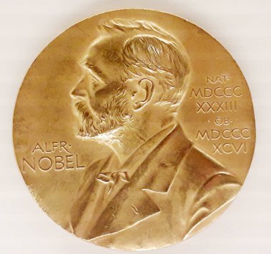 Fizik Kimya Fizyolojisi veya Tıp Edebiyatı dalında İsveç Nobel Ödülü. Not: Norveç Nobel Barış Ödülü 'nün farklı bir tasarımı var. Alfred Nobel 'in anısına verilen İsveç Ekonomi Ödülü bir Nobel Ödülü değildir ve farklı bir ödüle sahiptir.